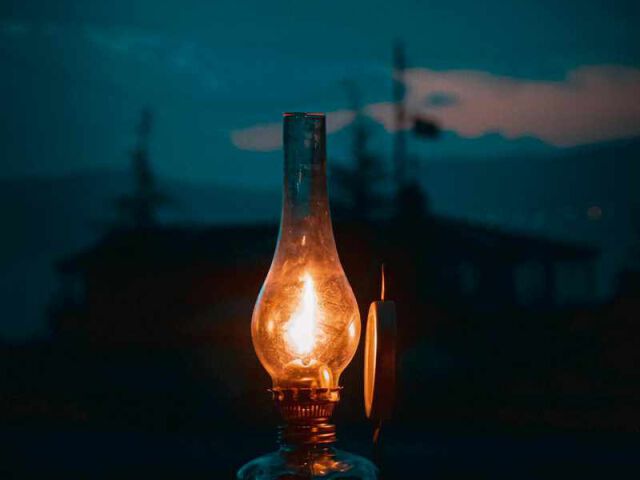 Lampa Naftowa: Klasyczne Oświetlenie do Ogrodu